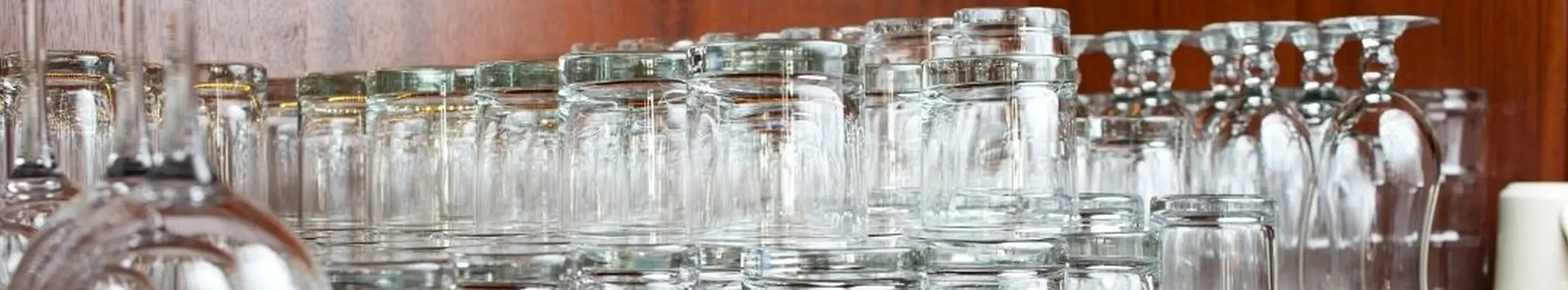 Gläser gestapelt